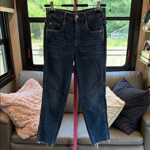 Pilcro Denim - Pilcro Blue Denim Jeans with Contrast Stitching size 25 Anthropologie